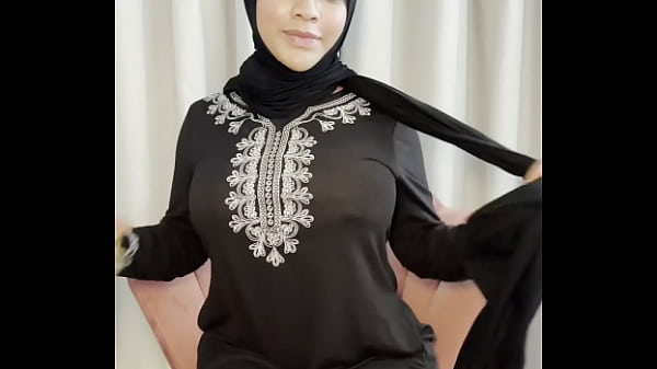 Yasmina Khan Mainan Kontol Karet Di Bulan Puasa, Nafsu Nggak Puasa.