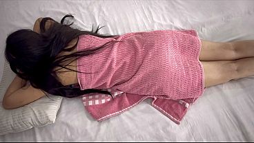 Bule Nri, Bokongnya Dipijit Pelayan, Langsung Digenjot Memek Sampai Nungging.