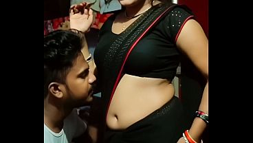 Desi Bhabhi Saree Navel Panas Bikin Ngilu, Siap Digoyang