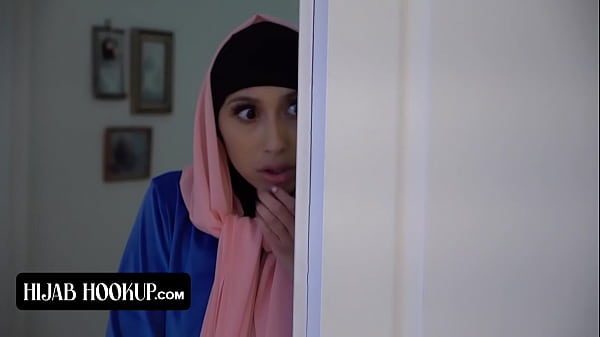 Binal Banget, Cewek Cantik Berhijab Dibanting Sama Instruktur Bejat, Memek Mungilnya Digebukin Habis-habisan