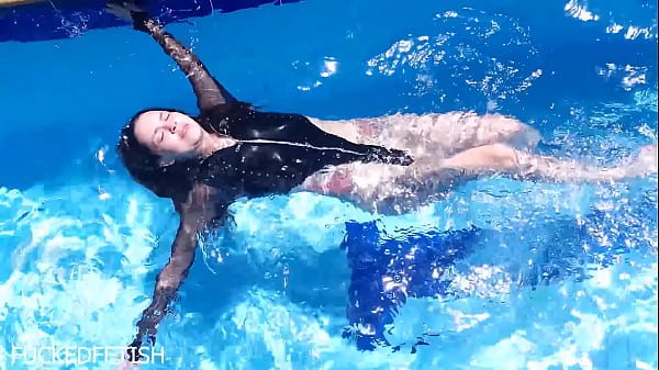 Jessica Bunny Telanjang Basah Kuyup Di Bawah Air