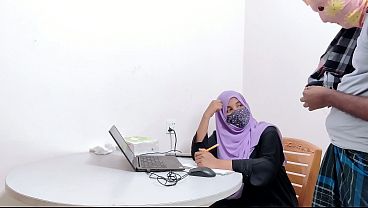 Bankir Hijab Montok Digebuk Petani Desa, Crot Di Dalem, Desi Chudai Xxx