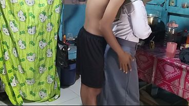 Ngentot Adik Ipar Di Dapur, Pas Lagi Buru-buru Siap-siap Sekolah, Makin Basah Makin Kencang.