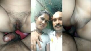 Video Desi Kampung, Kontol Keras Nusuk Memek Muda Sampe Muncrat