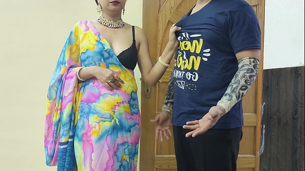 Ibu Tiri India Montok Seksi Bantu Anak Tiri Berhenti Merokok, Lalu Kasih Kenikmatan Seks Untuknya